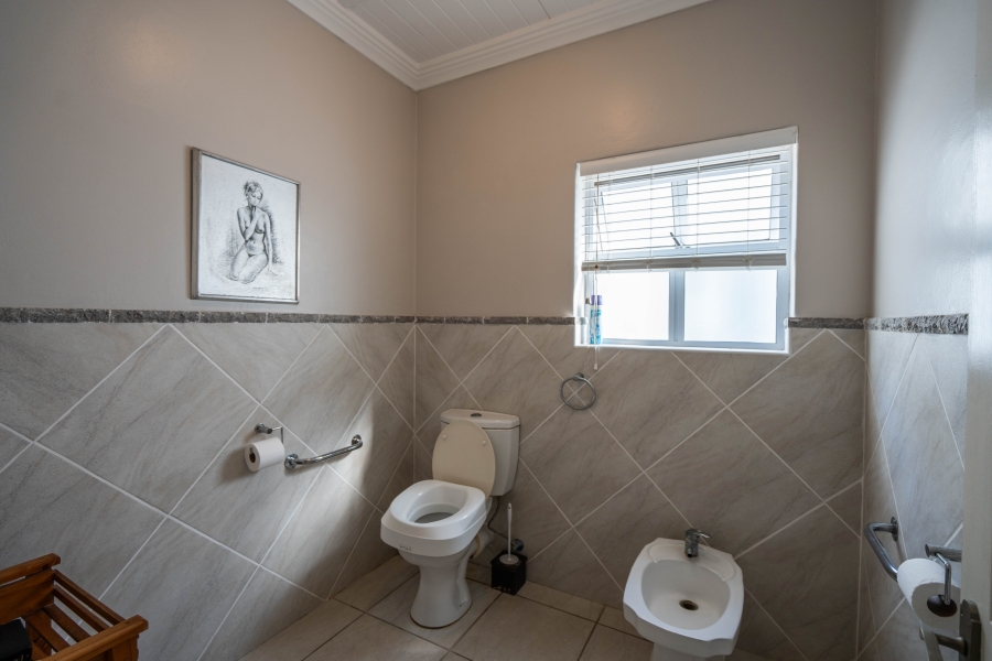 5 Bedroom Property for Sale in Royal Alfred Marina Eastern Cape